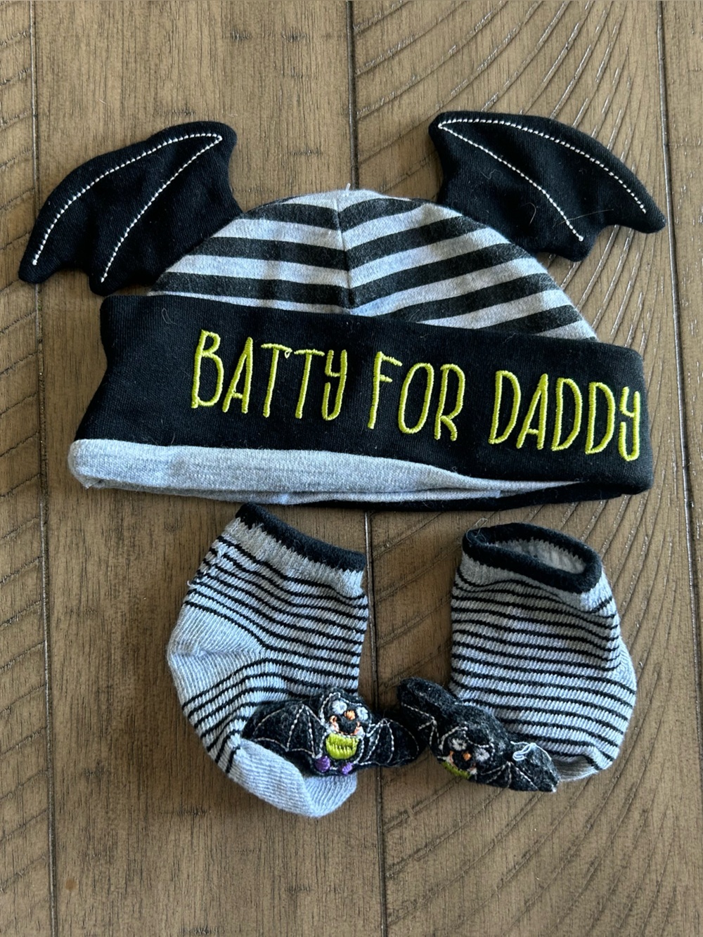 0-12M Striped Black & Gray Halloween Baby Hat and Booties Set - Batty for Daddy
